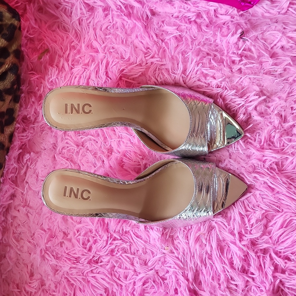 9.5 INC Silver Mules